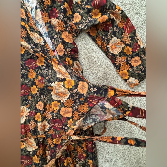 Farm Rio Madrid Wrap Maxi Dress
Size: L - Picture 12 of 16